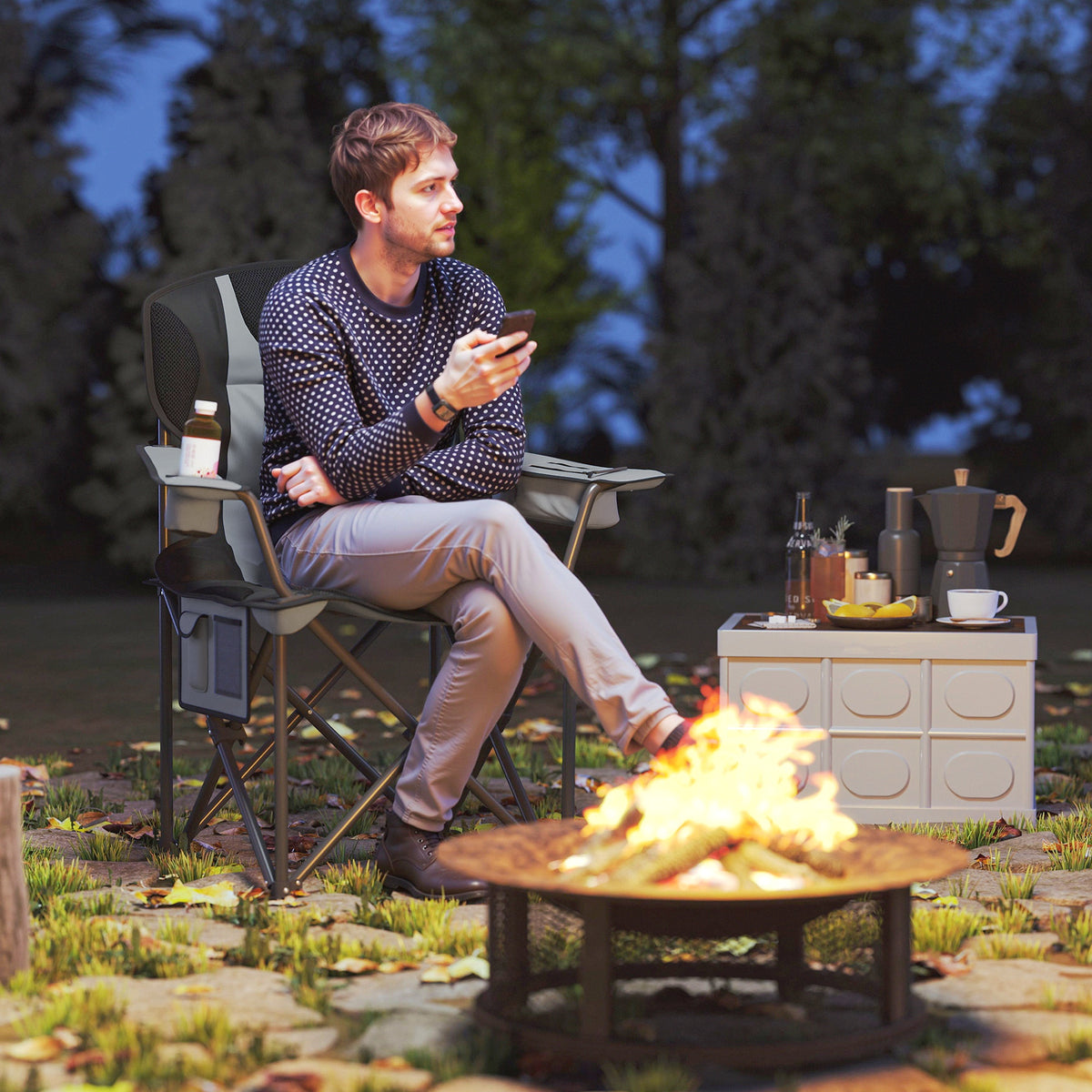 Chaise de camping pliante avec accoudoirs réglables, porte-gobelets, poches latérales et sac de refroidissement, noir-1