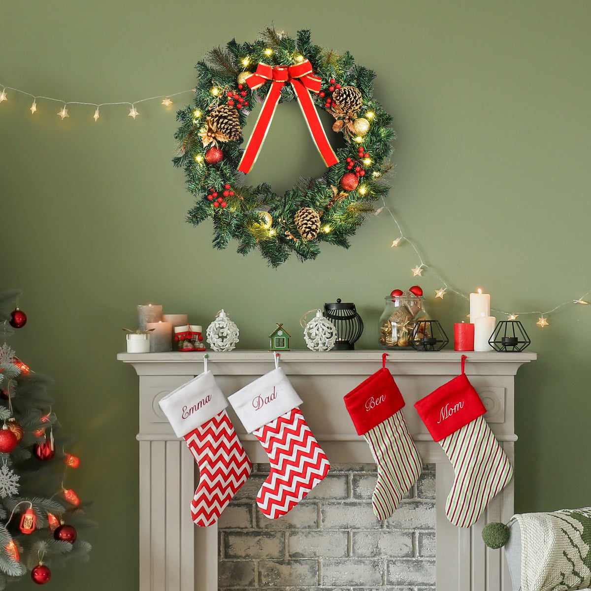 Couronne de Noël artificielle lumineuse avec 20 LED de 60 cm - décorée de houx et de pommes de pin-8