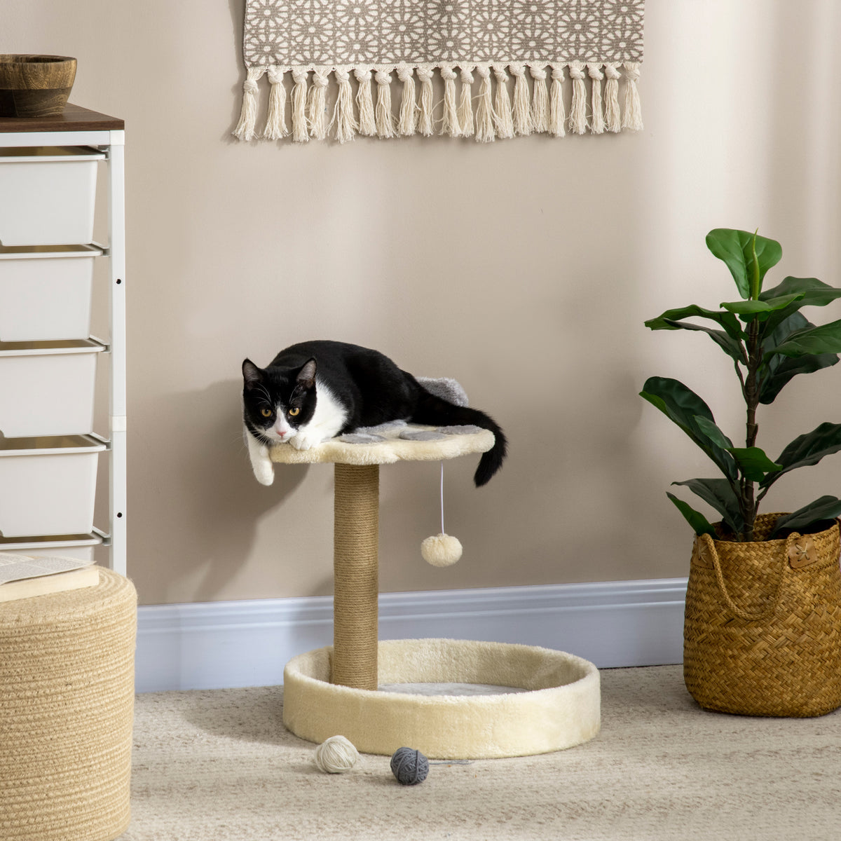 Arbre à chat griffoir grattoir en forme de patte 2 plateformes et un pompon suspendu hauteur 44 cm gris-1