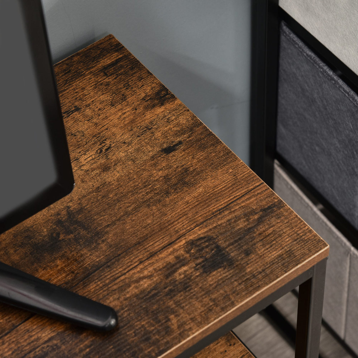 Meuble TV Bas sur Pieds Style Industriel 2 tiroirs en Tissu Gris MDF Brun Rustique et métal Noir-8