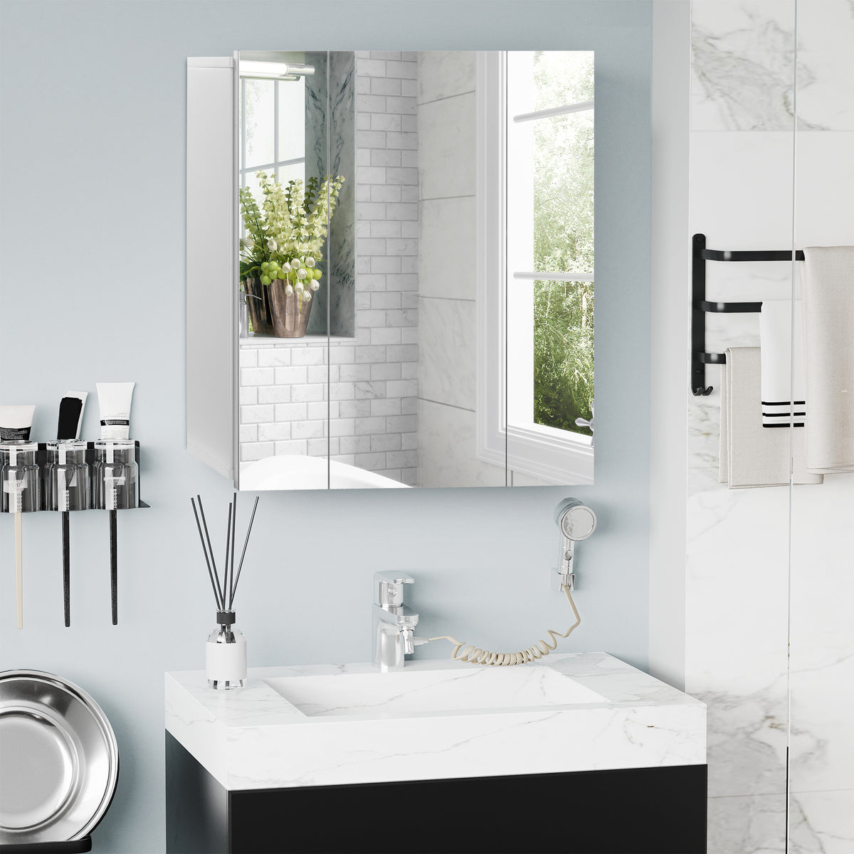 Armoire murale de salle de bain avec 3 portes miroir et étagères réglables en MDF Blanc dim. 70L x 15l x 60H cm-0