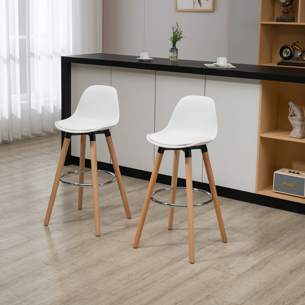 Lot de 2 tabourets de bar, chaises de bar en PU avec dossier et repose-pieds, assise rembourrée 69 cm, pieds en bois, style moderne, tabourets hauts pour cuisine, salle à manger, salon, blanc-1