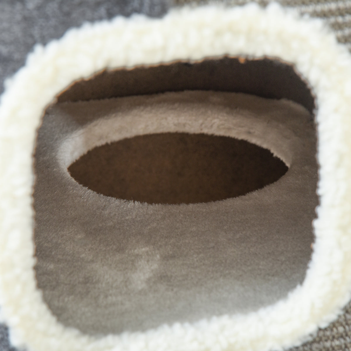 Tonneau à Gratter pour Chat 3 Niveaux en Peluche et Sisal, 3 Zones, 2 Grands Trous Interconnectés, 40x40x74cm, Gris-7