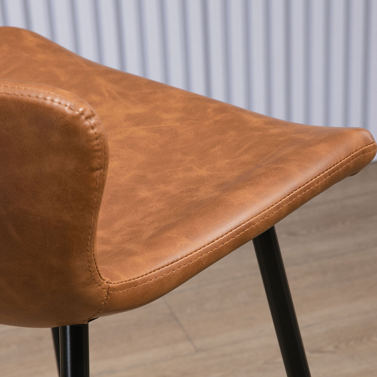 Lot de 2 tabourets de bar assise en similicuir hauteur 76 cm avec repose-pieds en acier et dossier design vintage marron-8